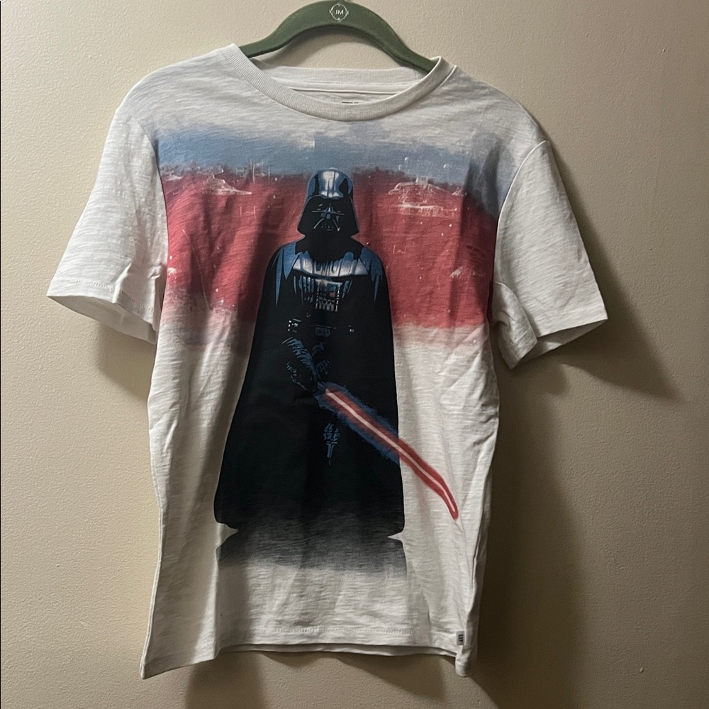 GAP Star Wars Graphic T-Shirt with Darth Vader-Like New
